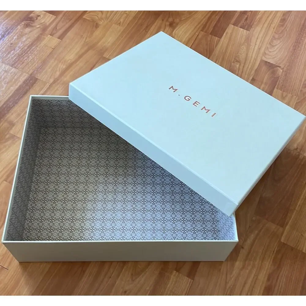 M.Gemi‎ empty hard box